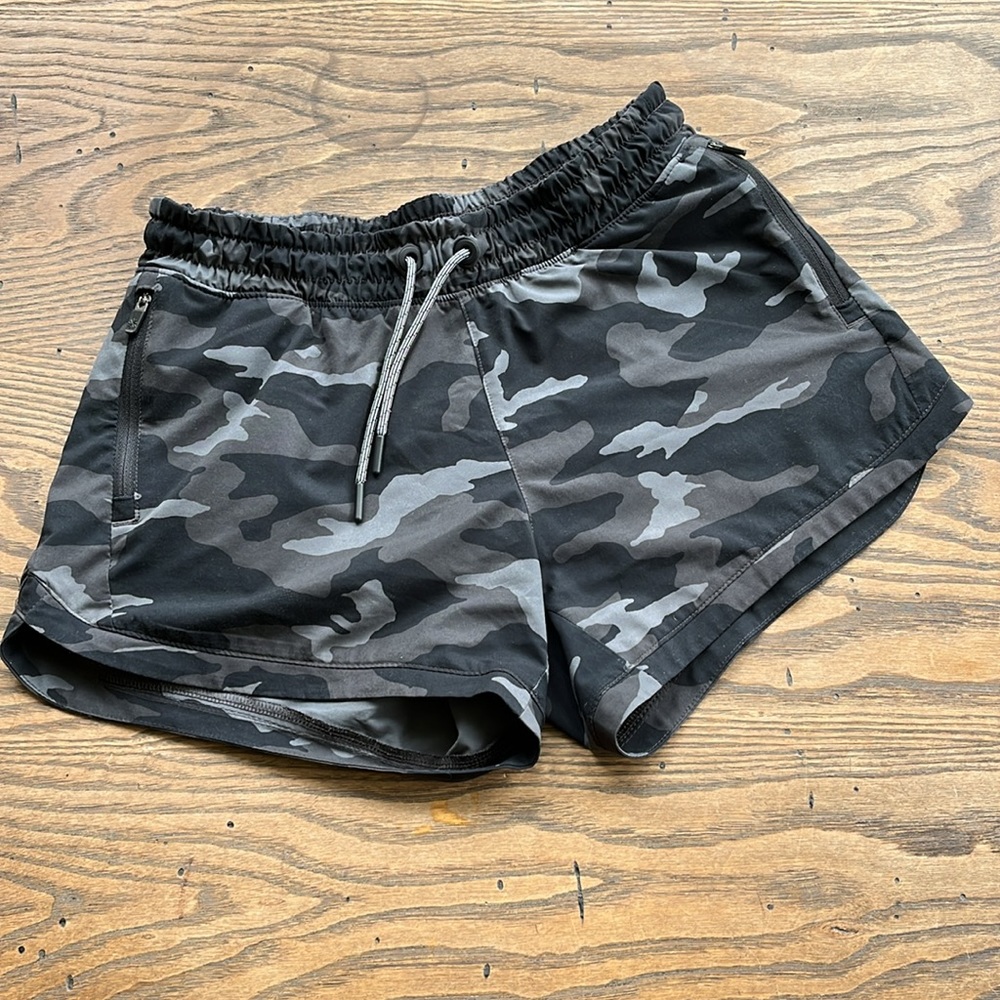 Athleta girl camo print  play shorts 3” inseam size 14/XL